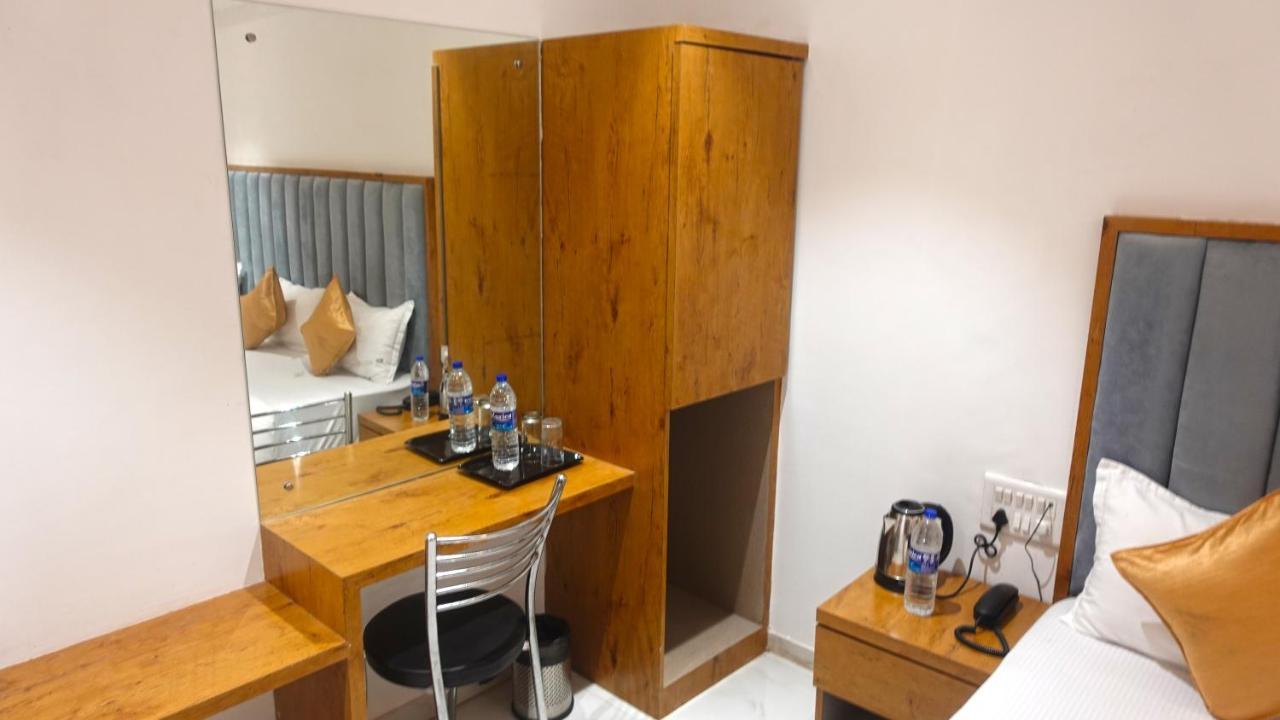 Hotel Palms Residency, Chembur Mumbai Exterior foto